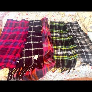 Lot of 5 scarves